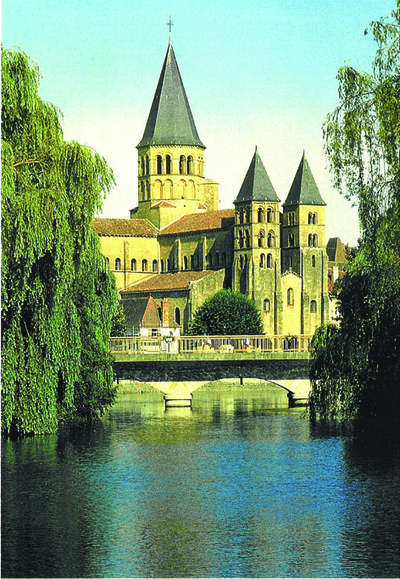BASILIQUE DE PARAY – VUE GENERALE