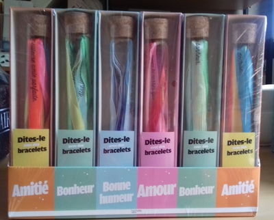 DISPLAY 24 VOL. DITES LE AVEC DES BRACELETS