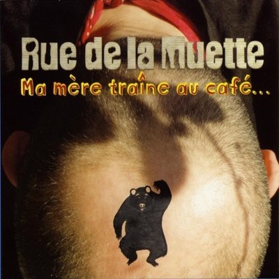 Ma mère traine au café