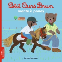 PETIT OURS BRUN MONTE A PONEY