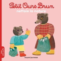 Petit Ours Brun nettoie la nature