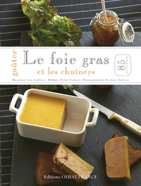 Goûter le foie gras et les chutneys