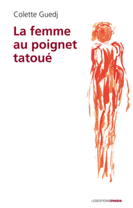 La femme au poignet tatoué