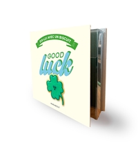 COFFRET DIS LUI AVEC UN BISCUIT - GOOD LUCK - 3 EMPORTE PIECES