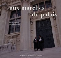 Aux marches du Palais
