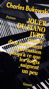 JOUER DU PIANO IVRE COMME D'UN INSTRUMENT A PERCUSSION JUSQU'A CE QUE LES DOIGTS SAIGNENT UN PEU