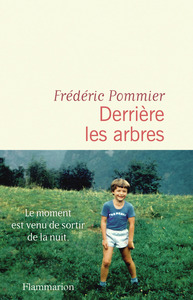 Derrière les arbres