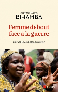 FEMME DEBOUT FACE A LA GUERRE