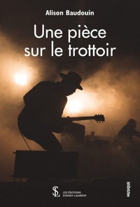 Une pièce sur le trottoir