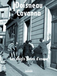 Les doigts pleins d'encre