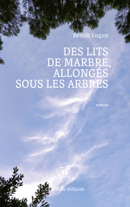 DES LITS DE MARBRE ALLONGES SOUS LES ARBRES