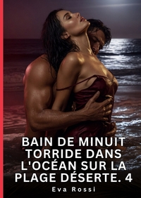 Bain de Minuit Torride dans l'Océan sur la Plage Déserte. 4
