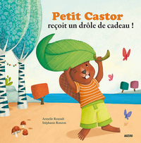 Petit castor reçoit un dôle de cadeau