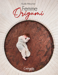 Femme origami