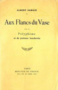 AUX FLANCS DU VASE