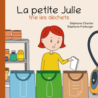 La petite Julie trie les déchets