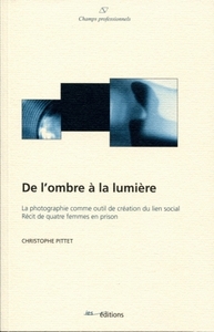 DE L'OMBRE A LA LUMIERE. LA PHOTOGRAPHIE COMME OUTIL DE CREATION DU L IEN SOCIAL RECIT DE QUATRE FEM