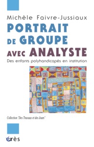 Portrait de groupe avec analyste des enfants polyhandicapés en institution