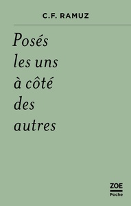 Posés les uns à coté des autres