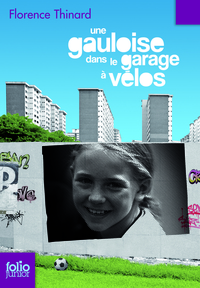Une Gauloise dans le garage à vélos