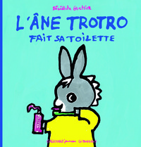 L'âne Trotro fait sa toilette