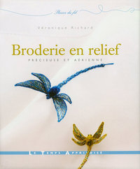 Broderie en relief précieuse et aérienne