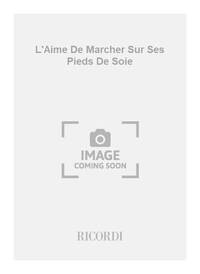 L'AIME DE MARCHER SUR SES PIEDS DE SOIE