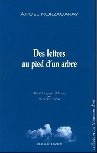 Des lettres au pied d'un arbre