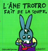 L'âne Trotro fait de la soupe