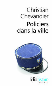 Policiers dans la ville