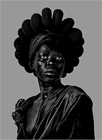 ZANELE MUHOLI: SOMNYAMA NGONYAMA, HAIL THE DARK LIONESS /ANGLAIS