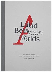 A LAND BETWEEN WORLDS /ANGLAIS