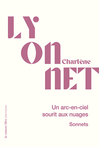 Un arc-en-ciel sourit aux nuages