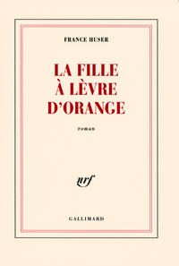 La fille à lèvre d'orange