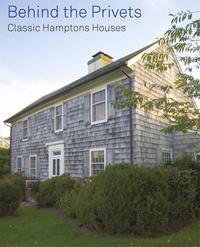 Behind The Privets Classic Hamptons Houses /anglais