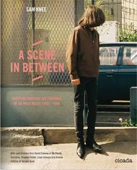 A SCENE IN BETWEEN - FASHION AND INDEPENDENT MUSIC IN THE UK 1983-89 /ANGLAIS