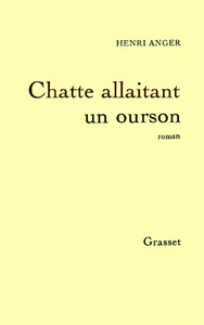 CHATTE ALLAITANT UN OURSON