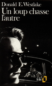 UN LOUP CHASSE L'AUTRE