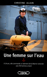 Une femmes sur l'eau