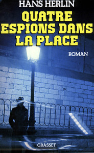 QUATRE ESPIONS DANS LA PLACE