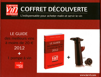 COFFRET DECOUVERT RVF : 1 GUIDE ROUGE 2012 + 1 POMPE A VIN ET 2 BOUCHONS VACU VIN