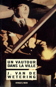 Un vautour dans la ville