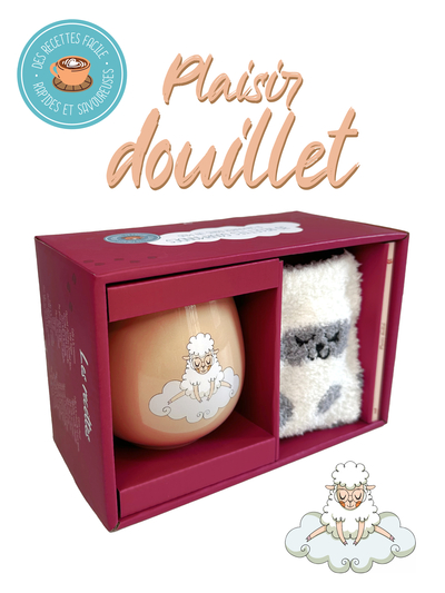 Coffret Mug & Chaussettes - Plaisir douillet - 30 recettes gourmandes spécial mug - Un joli mug en céramique, un livre de recettes et une paire de chaussettes molletonnée