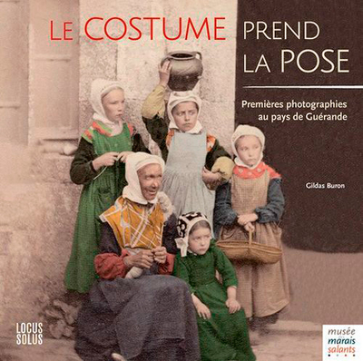 Le costume prend la pose - Premières photographies