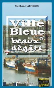 Ville bleue et beaux dégâts