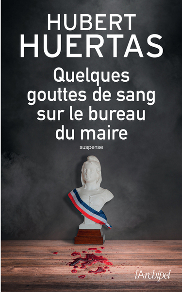 Image de Quelques gouttes de sang sur le bureau du maire