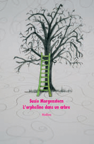 Image de l'orpheline dans un arbre