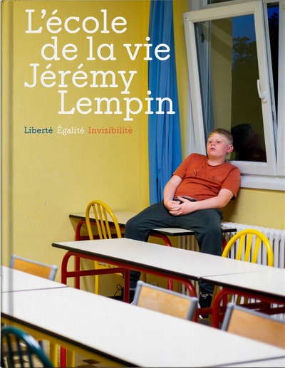 Image de L' école de la vie. Liberté. Égalité. Invisibilité.