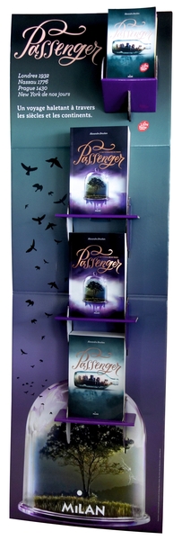 Image de PLV sol 6 ex Passenger  T1 et 2 + emplacement pour 4 ex T1 Livre de Poche Jeunesse