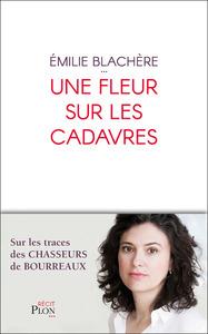 Image de Une fleur sur les cadavres - Sur les traces des chasseurs de bourreaux